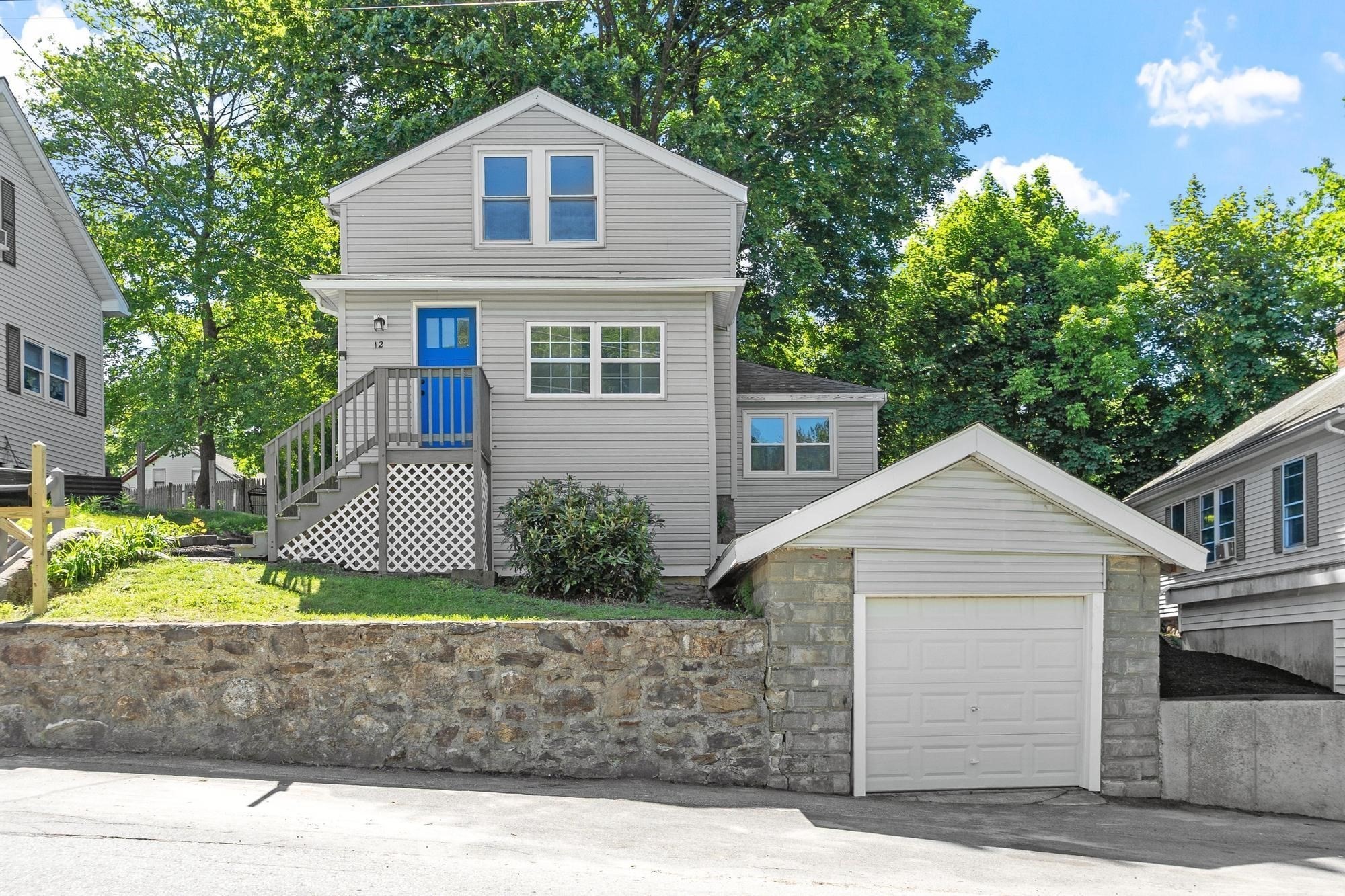 12 Shore Dr, Auburn, MA 01501