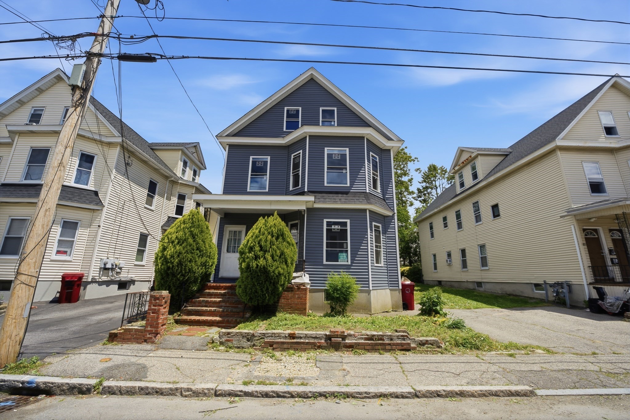 176 Pleasant St, Lowell, MA 01852
