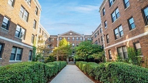 66 Queensberry, Apt 420