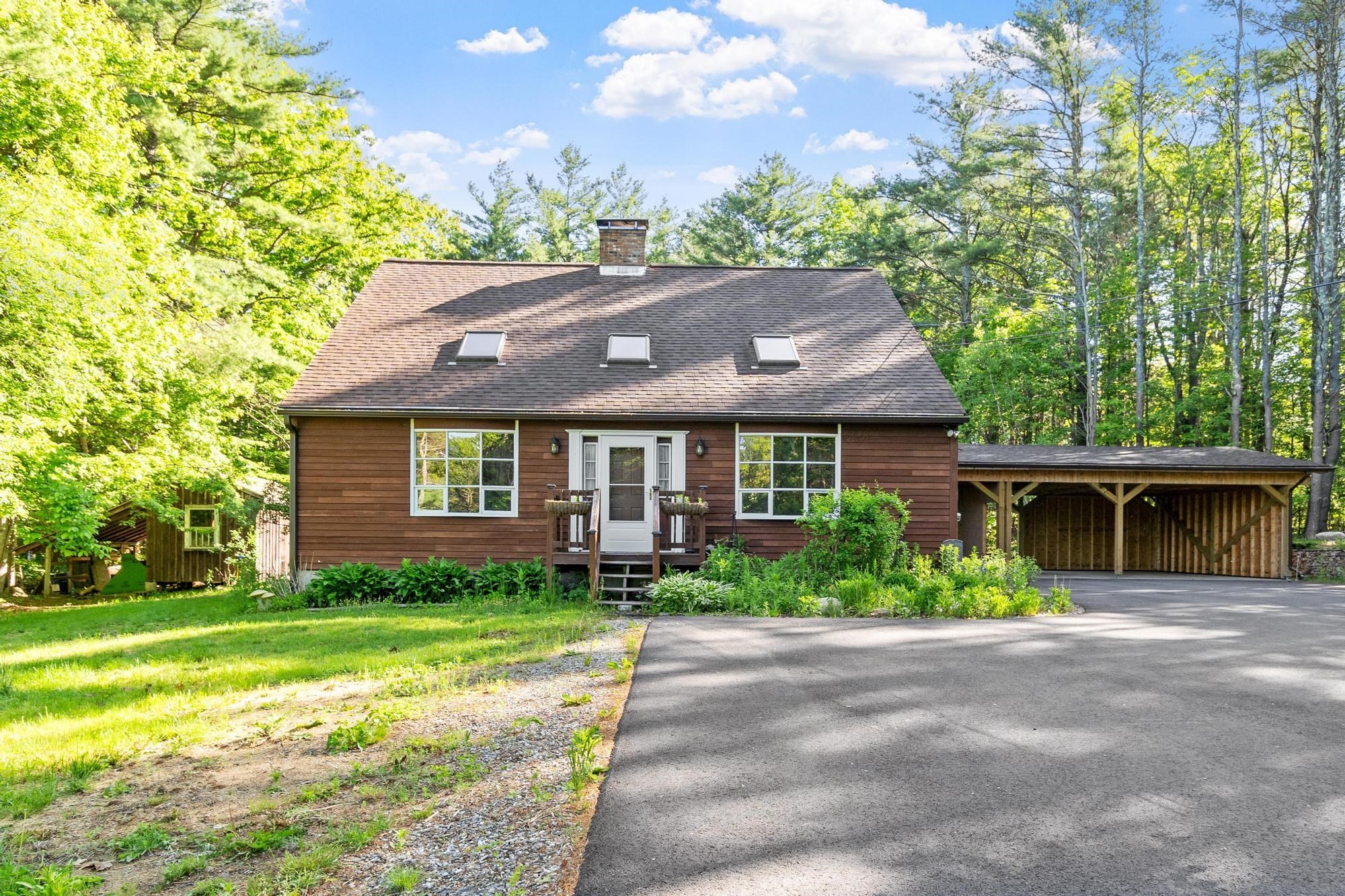 688 Whitney St, Gardner, MA 01440