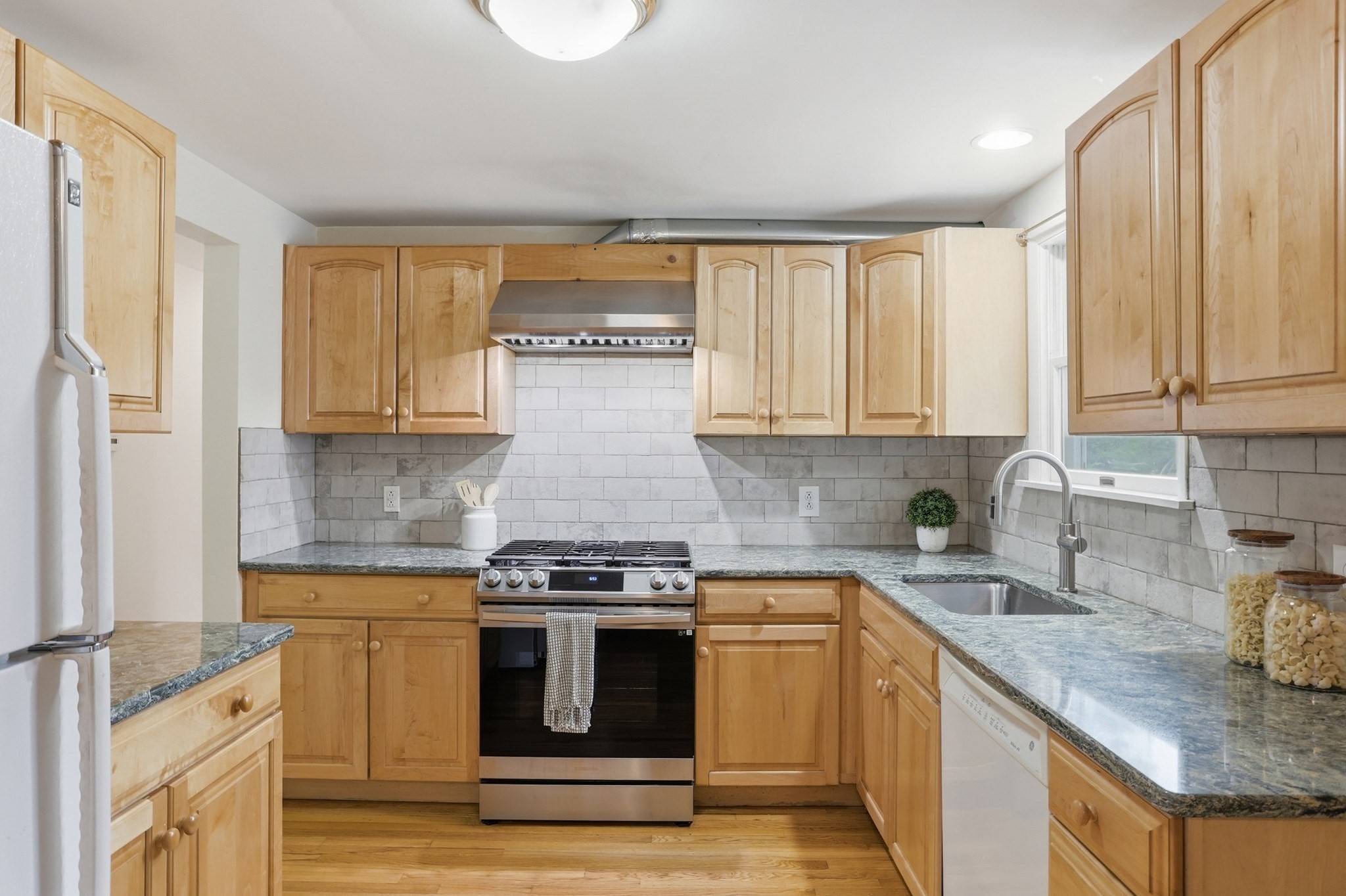 6 Hillcrest Rd, Bedford, MA 01739 - Image 4