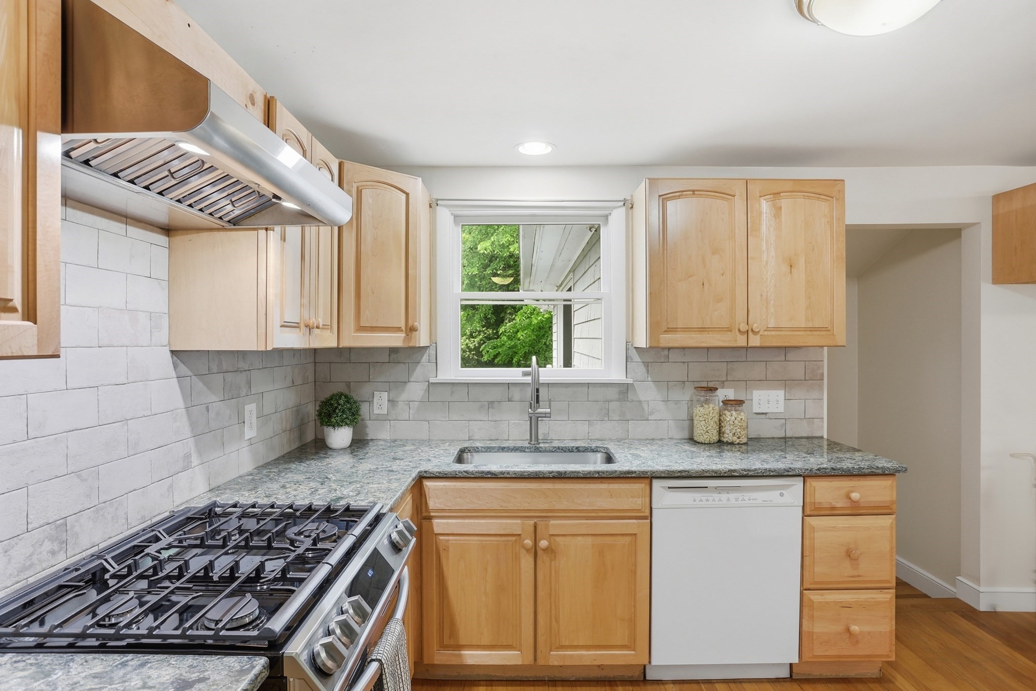 6 Hillcrest Rd, Bedford, MA 01739 - Image 5