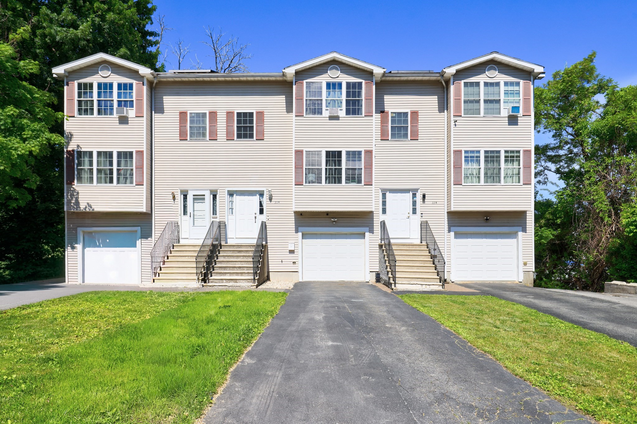 22 Bancroft St, Worcester, MA 01610