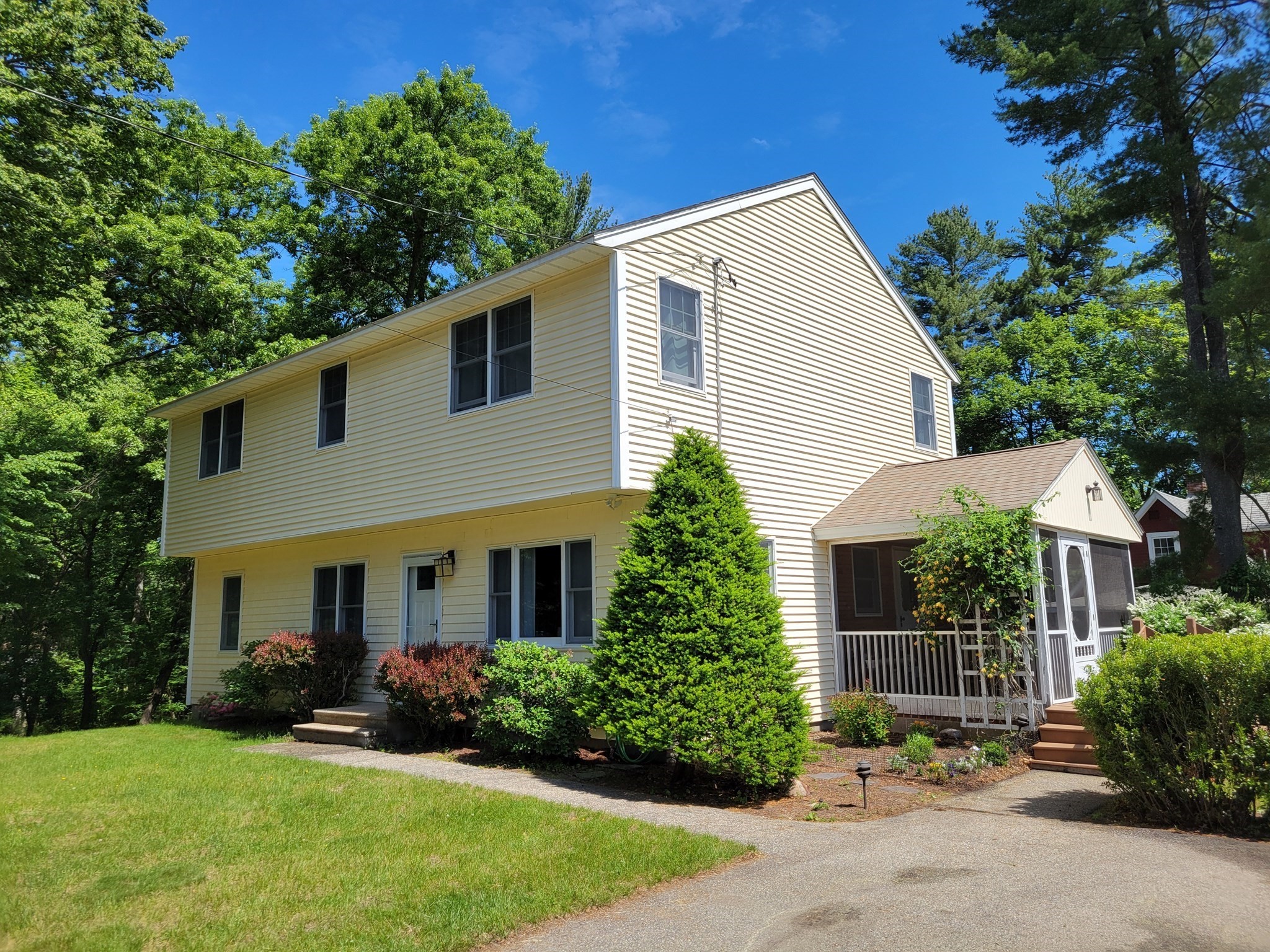107 Maple Rd, Tewksbury, MA 01876