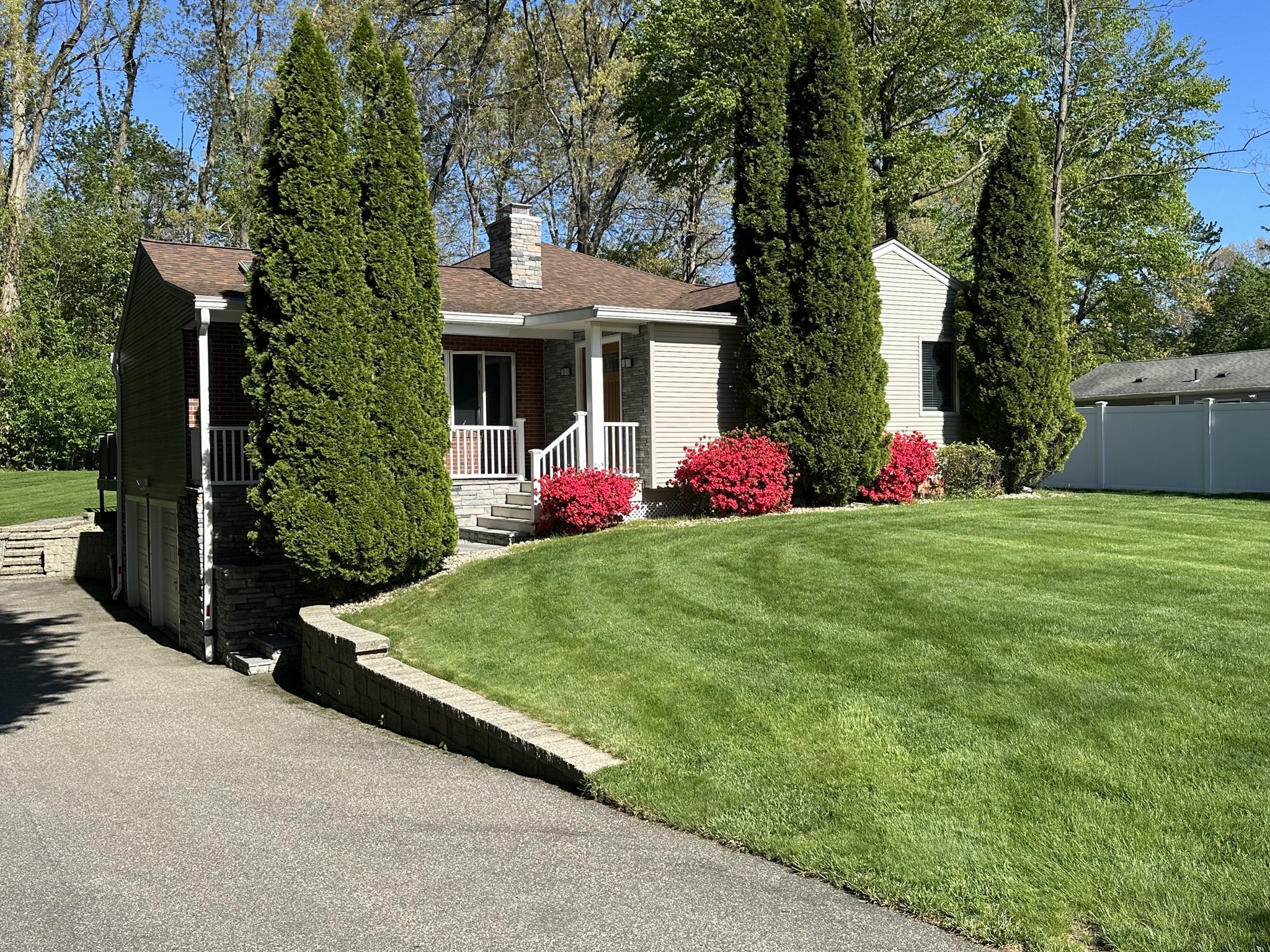 17 Pioneer Drive, Longmeadow, MA 01106