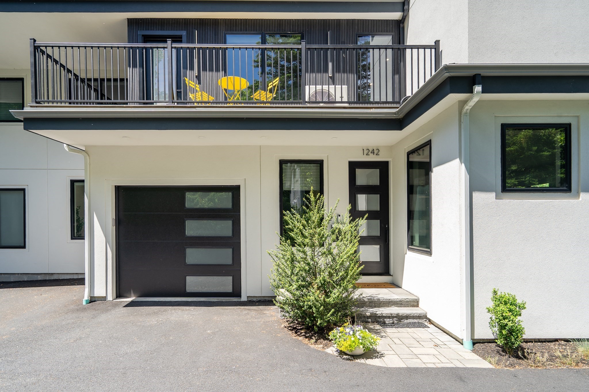 1242 Beacon St, Newton, MA 02468