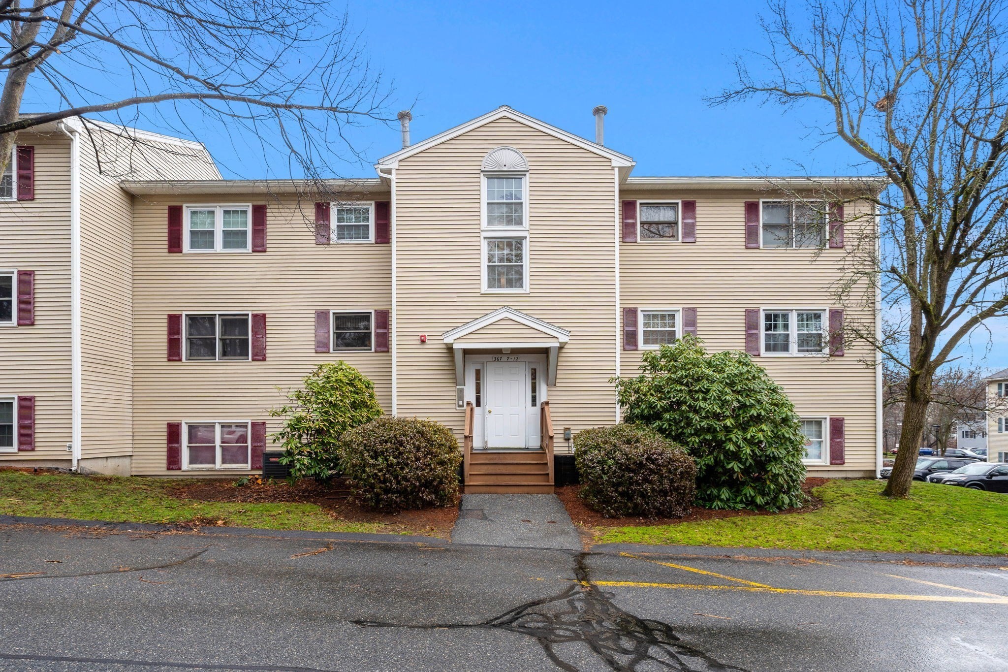367 Aiken Ave Unit 8, Lowell, MA 01850