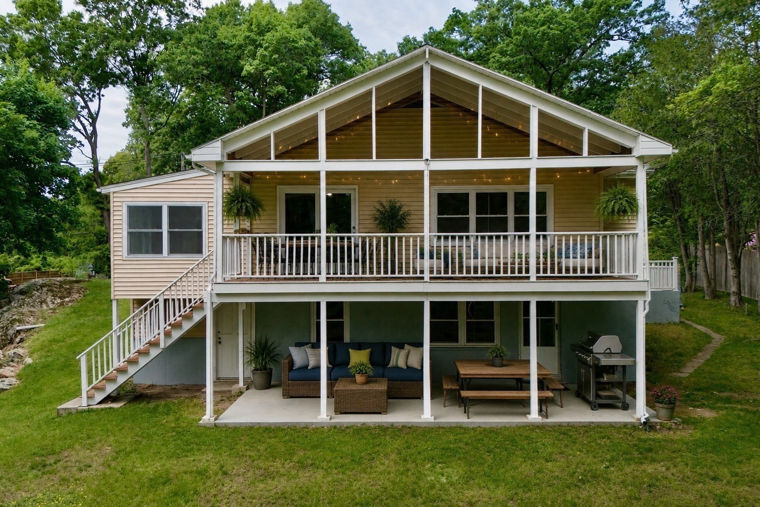 82 Cottage St, Natick, MA 01760