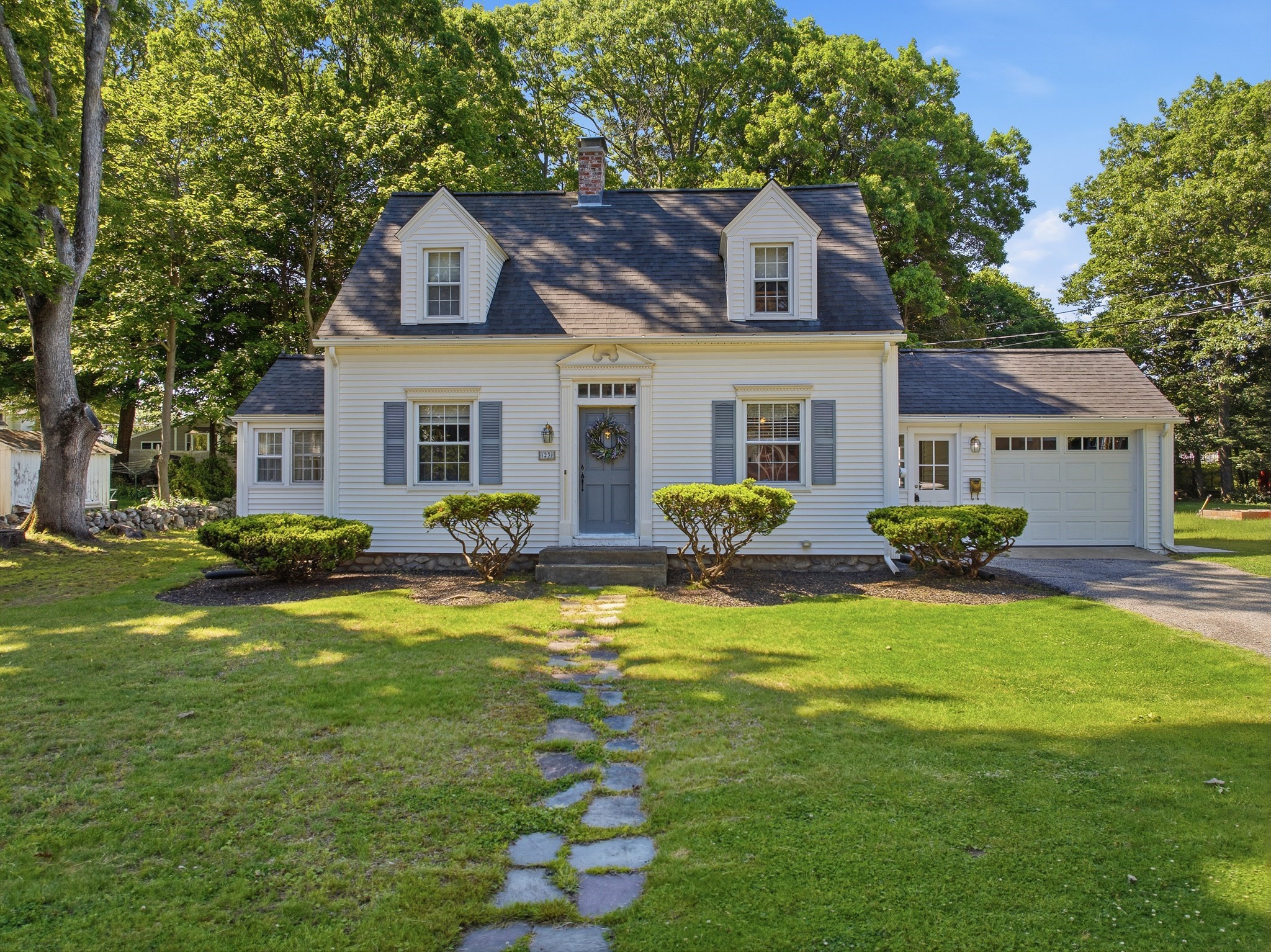 23 Kenilworth Rd, Shrewsbury, MA 01545