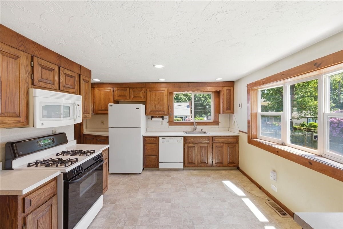 121 Oakdale Ave, Dedham, MA 02026 - Image 12