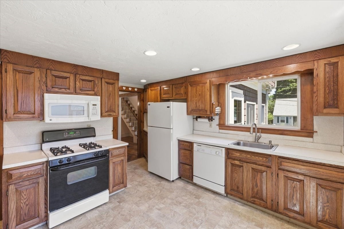 121 Oakdale Ave, Dedham, MA 02026 - Image 13