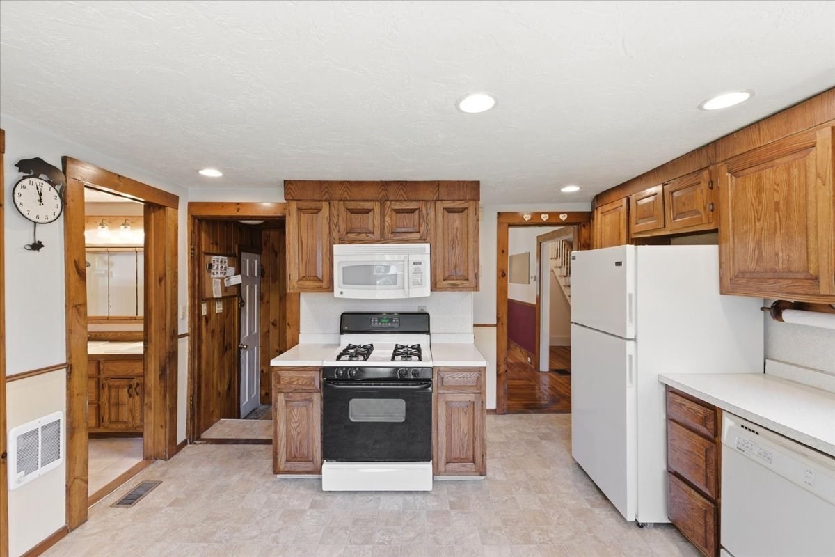 121 Oakdale Ave, Dedham, MA 02026 - Image 14