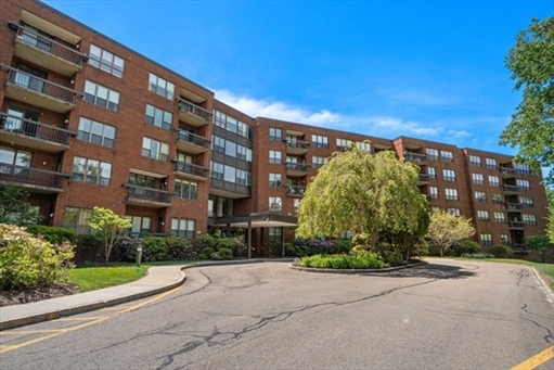 210 Nahanton St, Apt 219