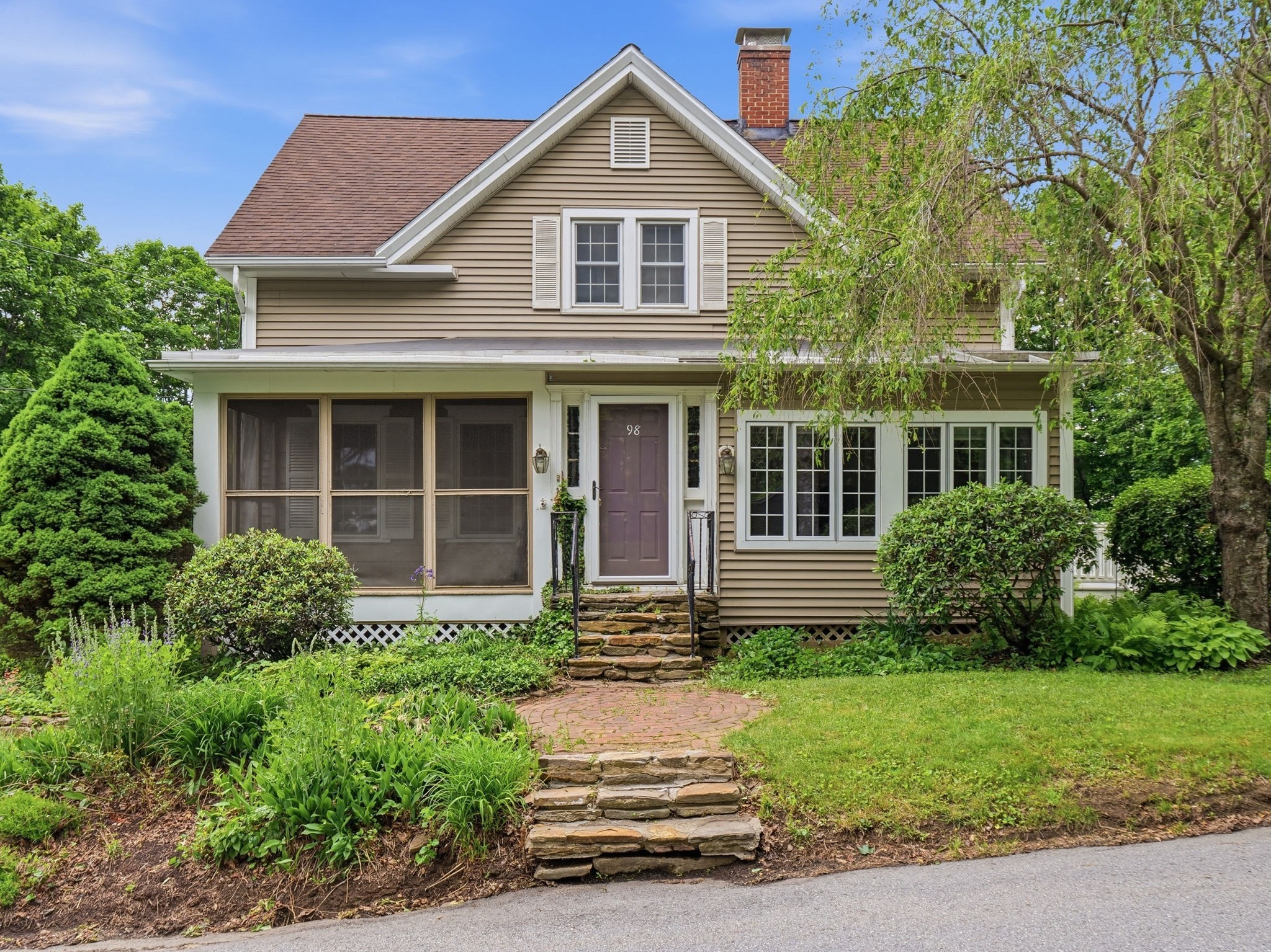 98 Walnut St, North Brookfield, MA 01535