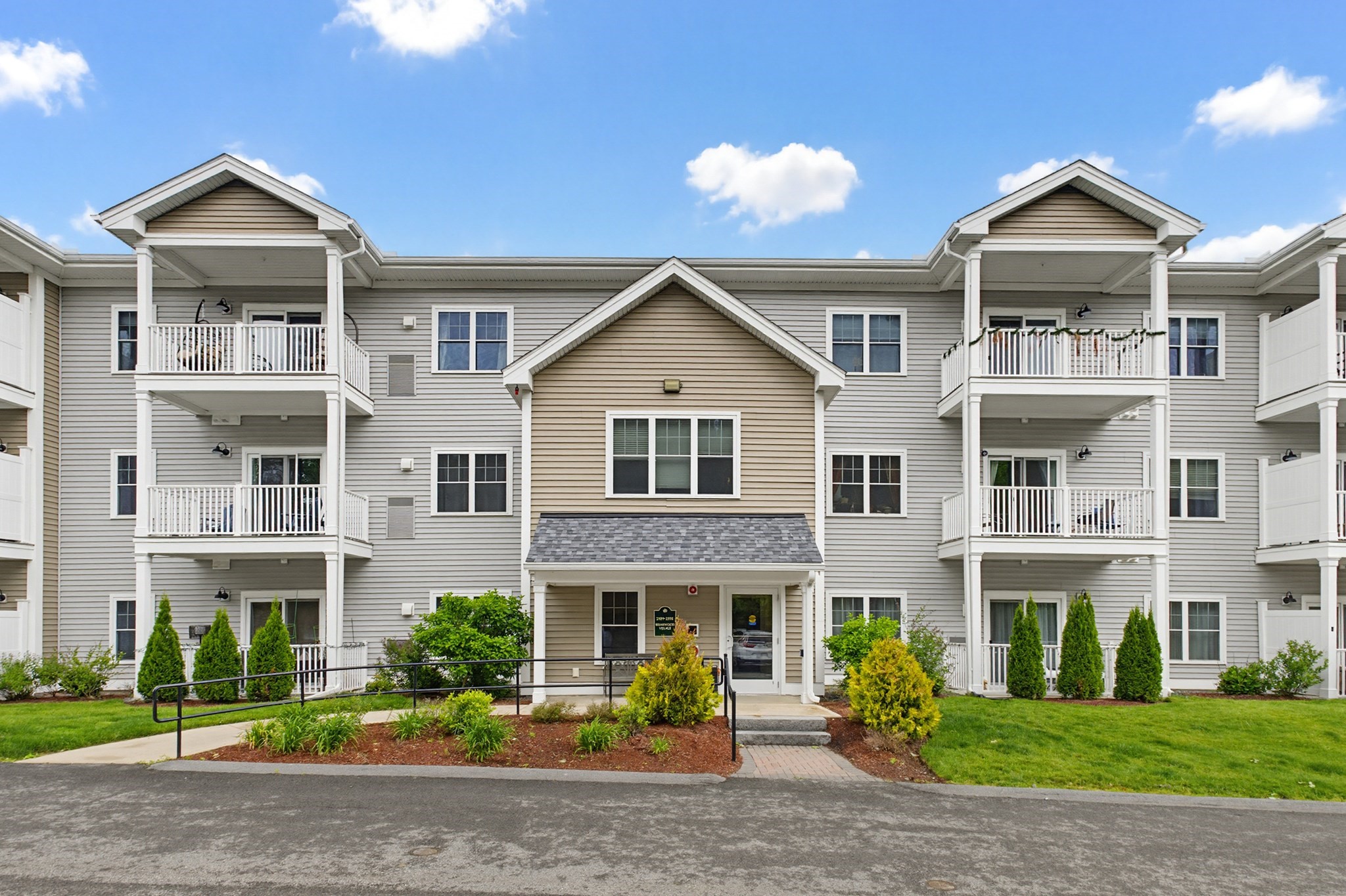 3307 Briarwood Vlg Unit 3307, Clinton, MA 01510