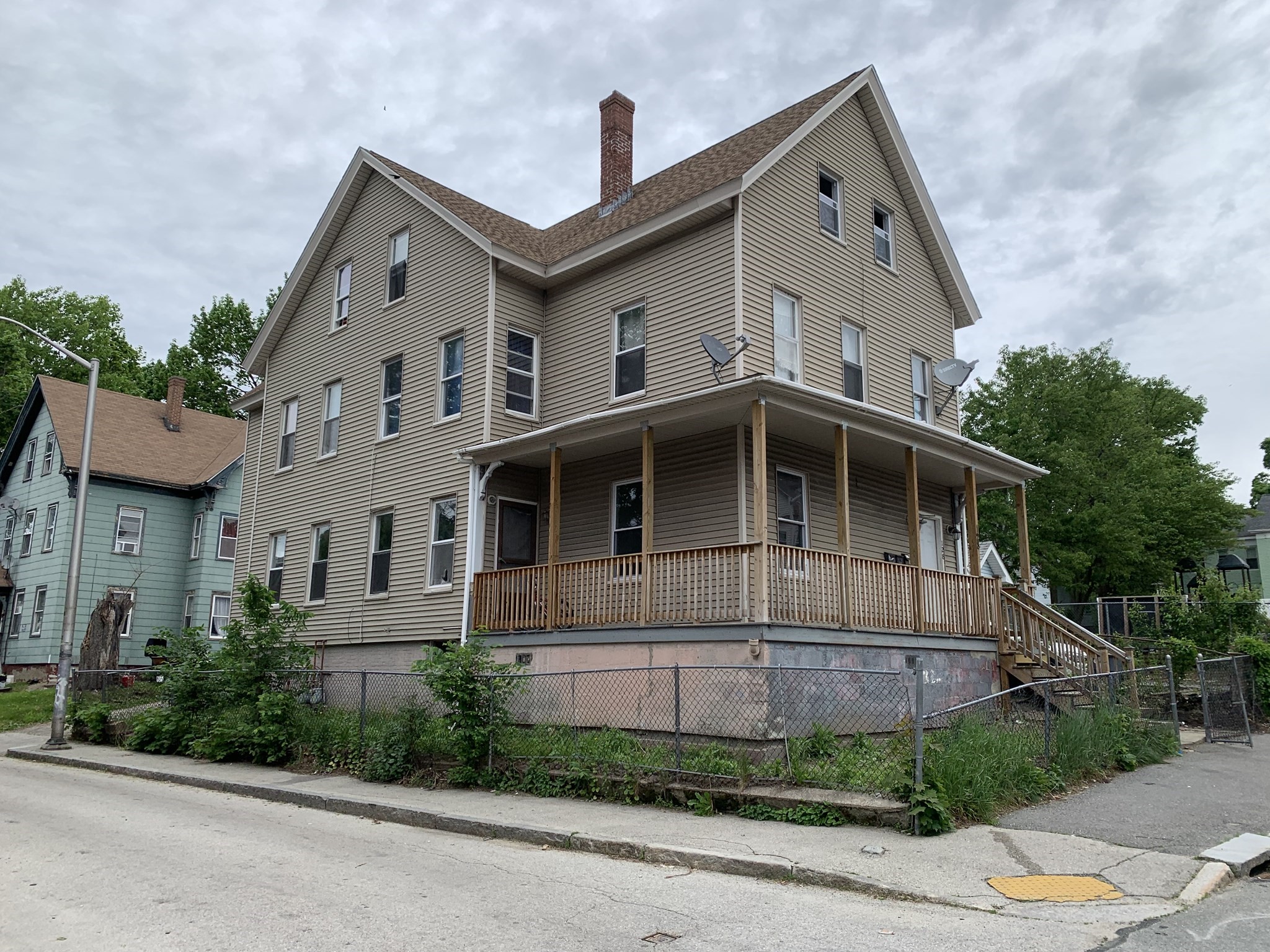128 Austin St, Worcester, MA 01609