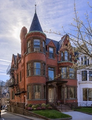 1575 Beacon St, Apt 3R