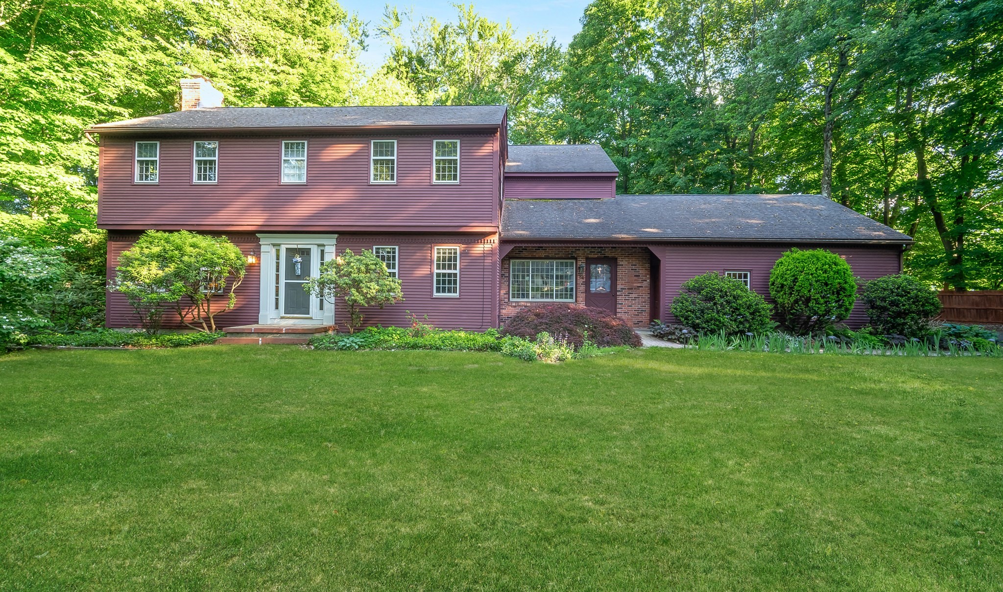 84 Greenwich Rd, East Longmeadow, MA 01028