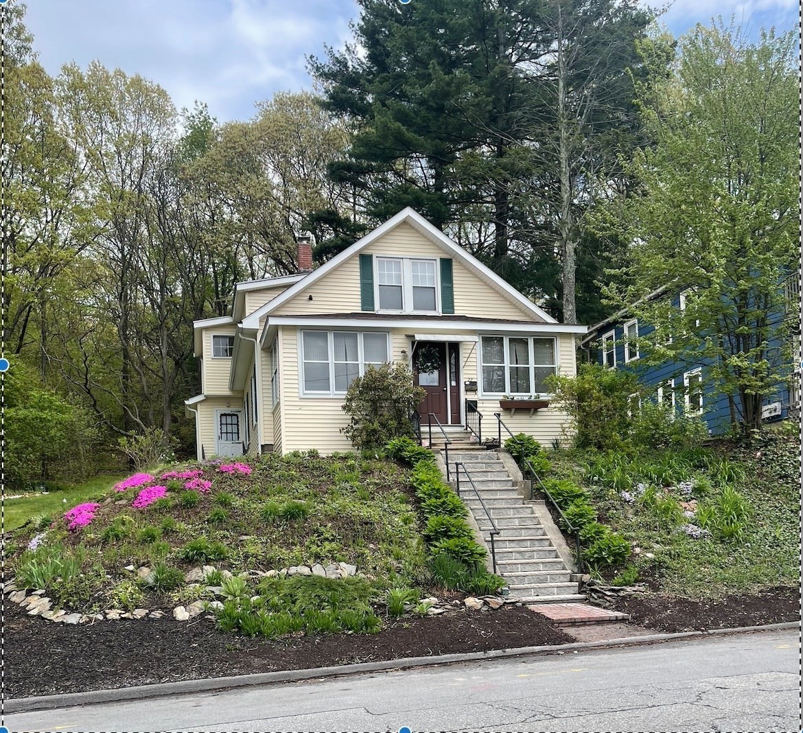 27 Malvern Rd, Worcester, MA 01610