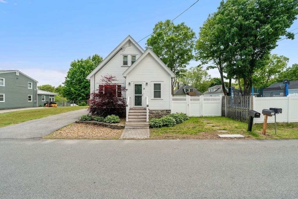 17 Juliette St, Andover, MA 01810