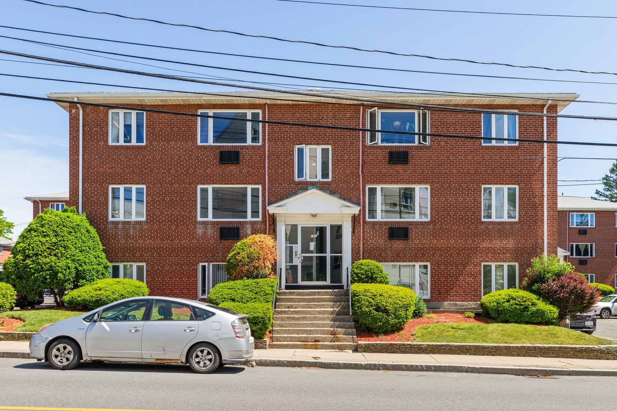 121 Warren St Unit 4, Watertown, MA 02472