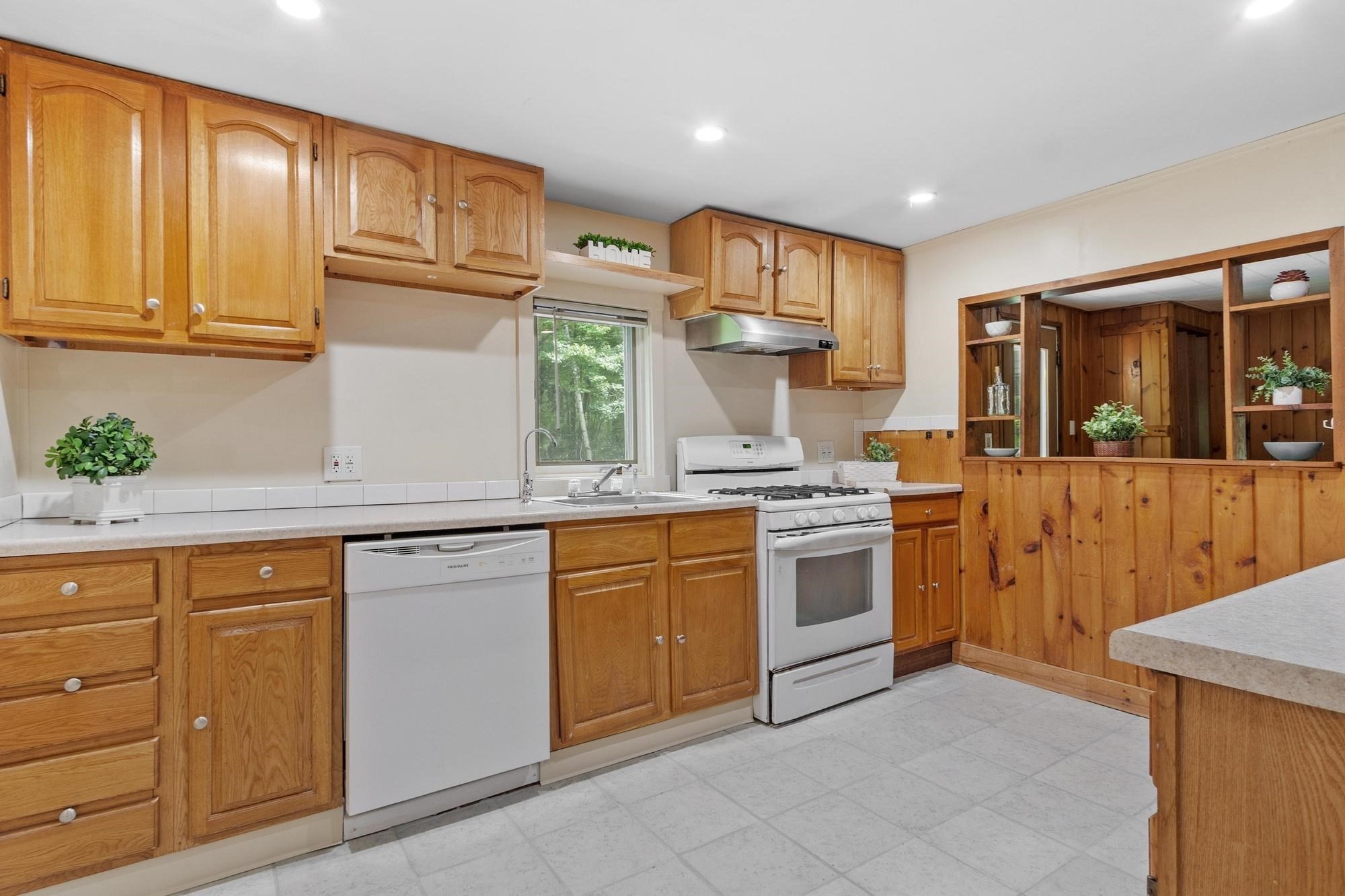 42 Fuller Ave, Lancaster, MA 01523 - Image 4