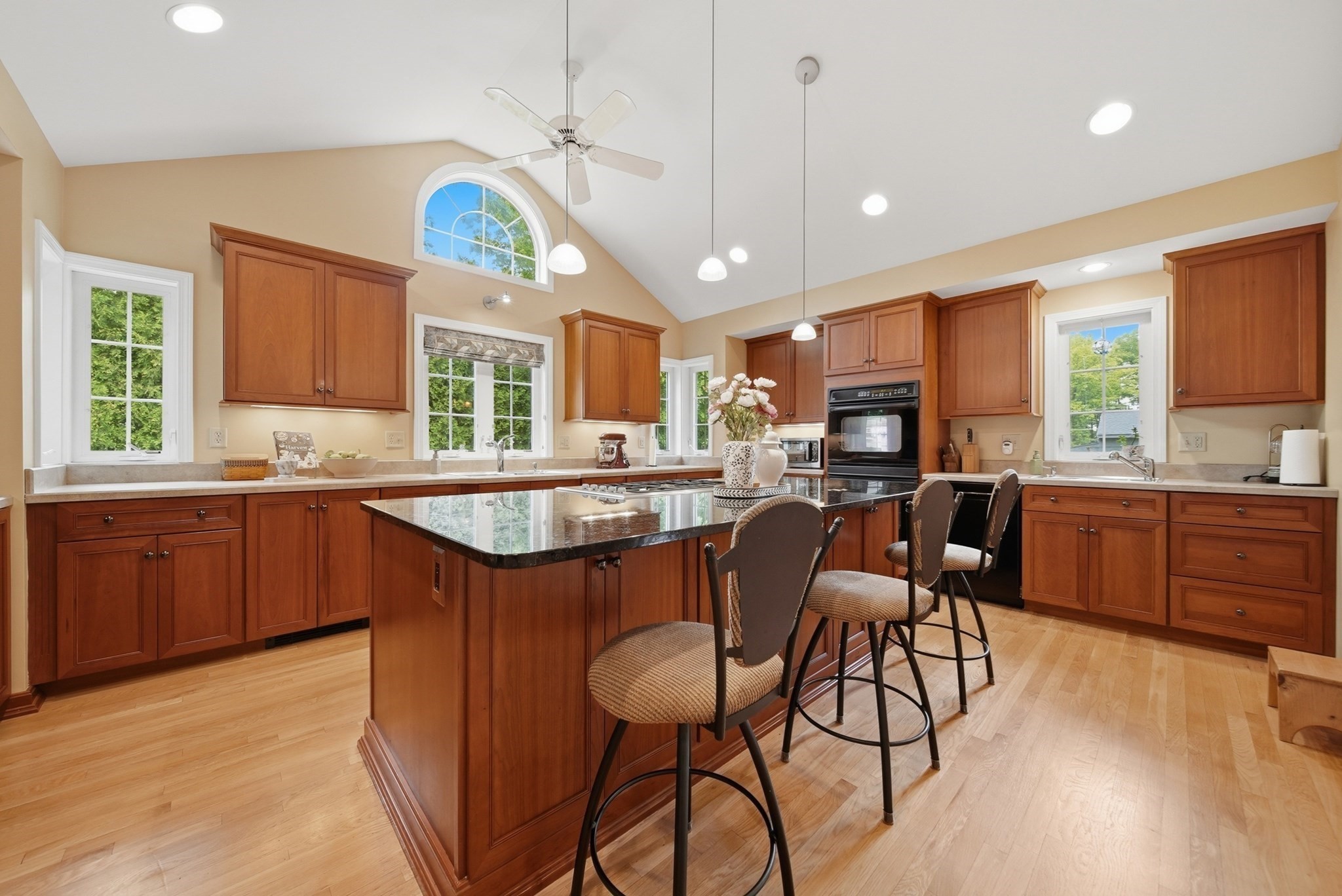41 Nottingham Dr, Nashua, NH 03062