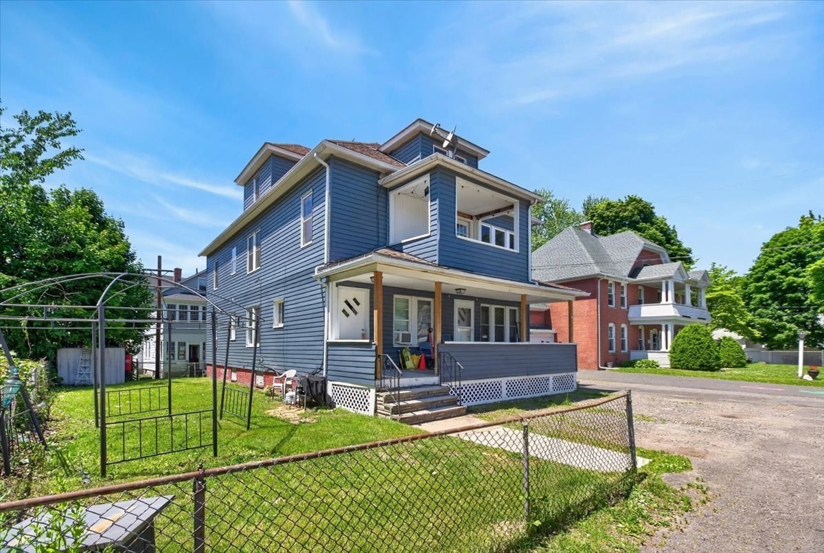 30 Sydney Ave, Holyoke, MA 01040