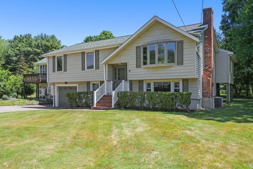 9 Oak Dr, Plainville, MA 02762