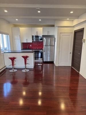 70 Bennington St, Apt 3