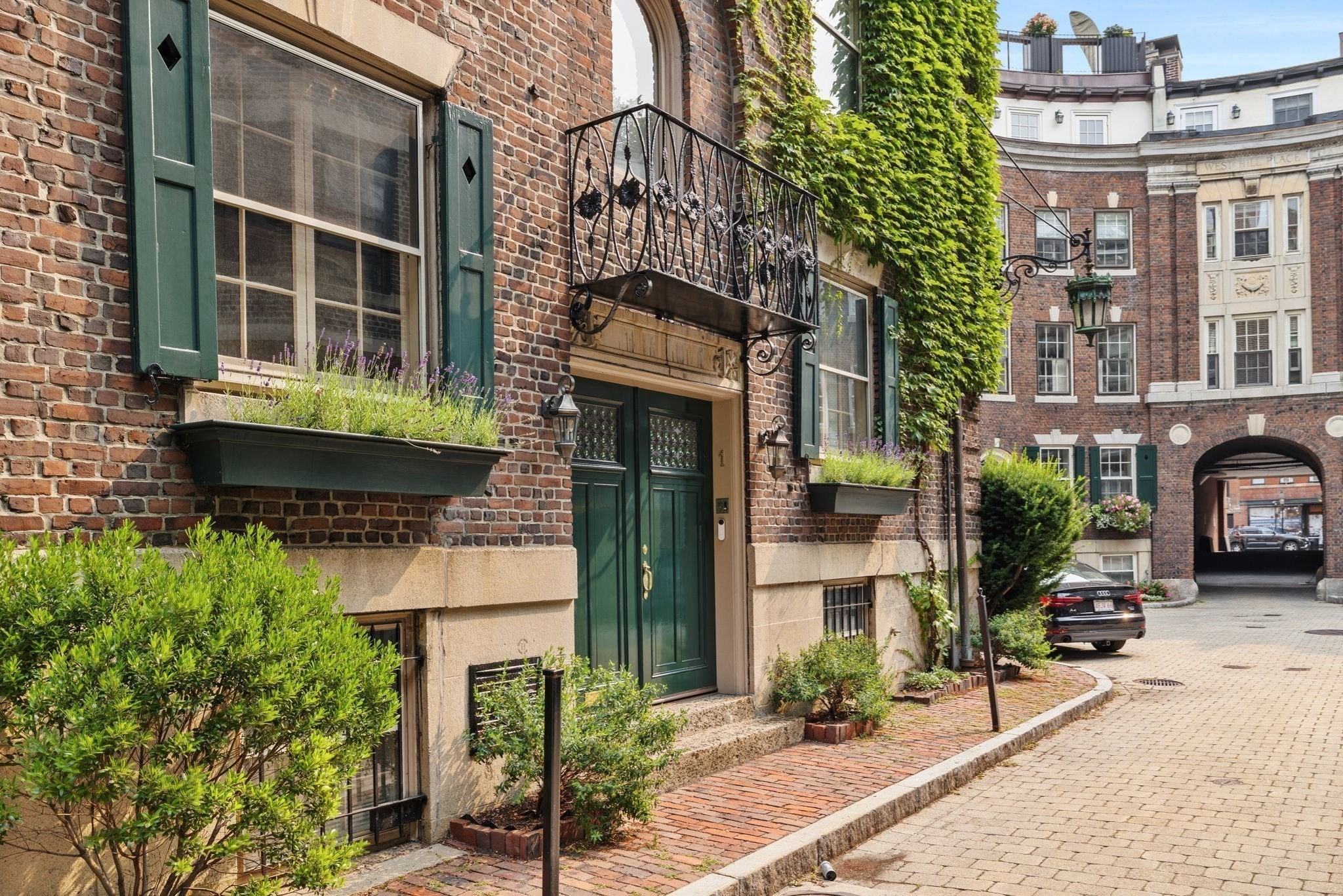 1 West Hill Place, Beacon Hill, Boston, MA 02114