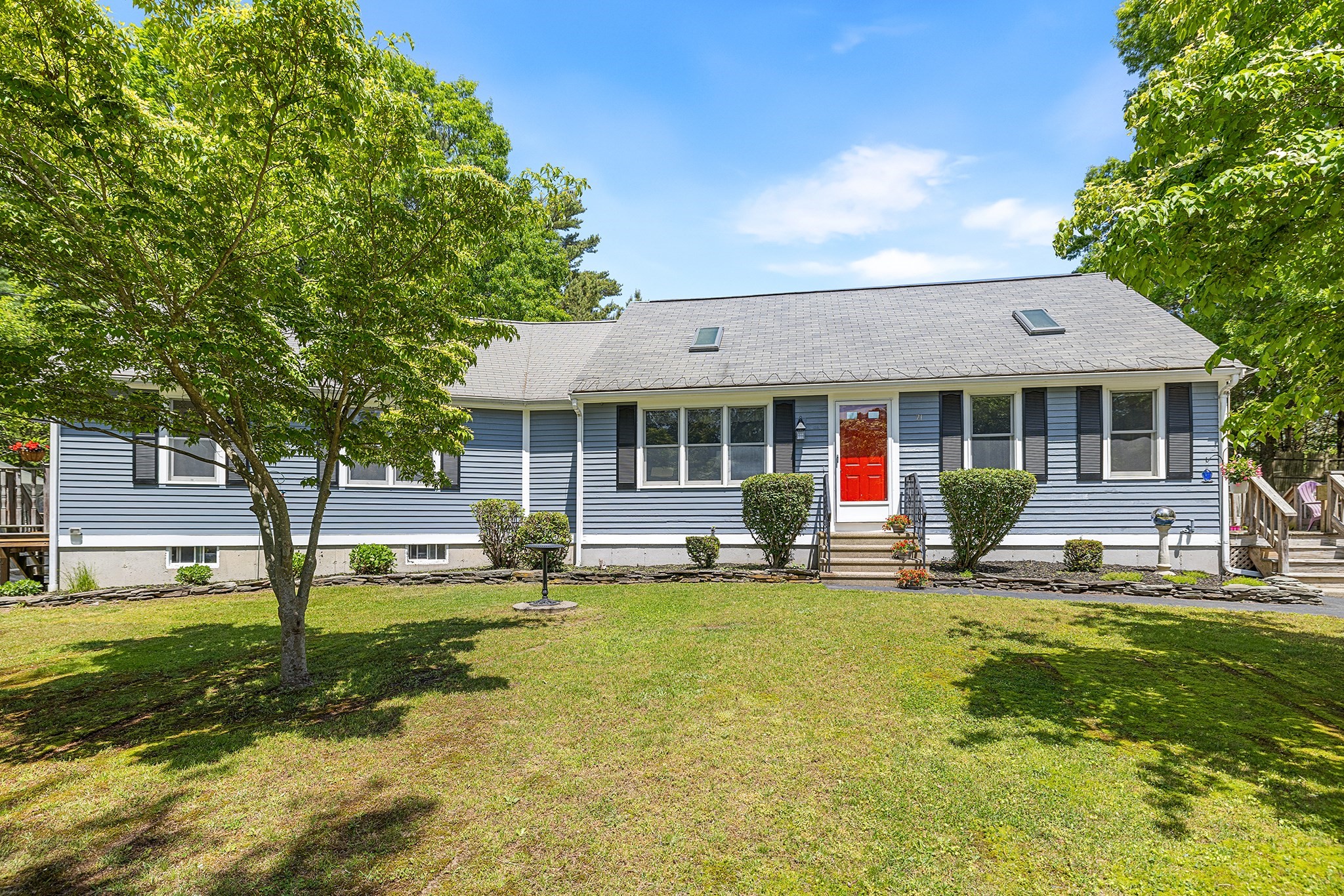 71 Cains Hill Dr, Taunton, MA 02718