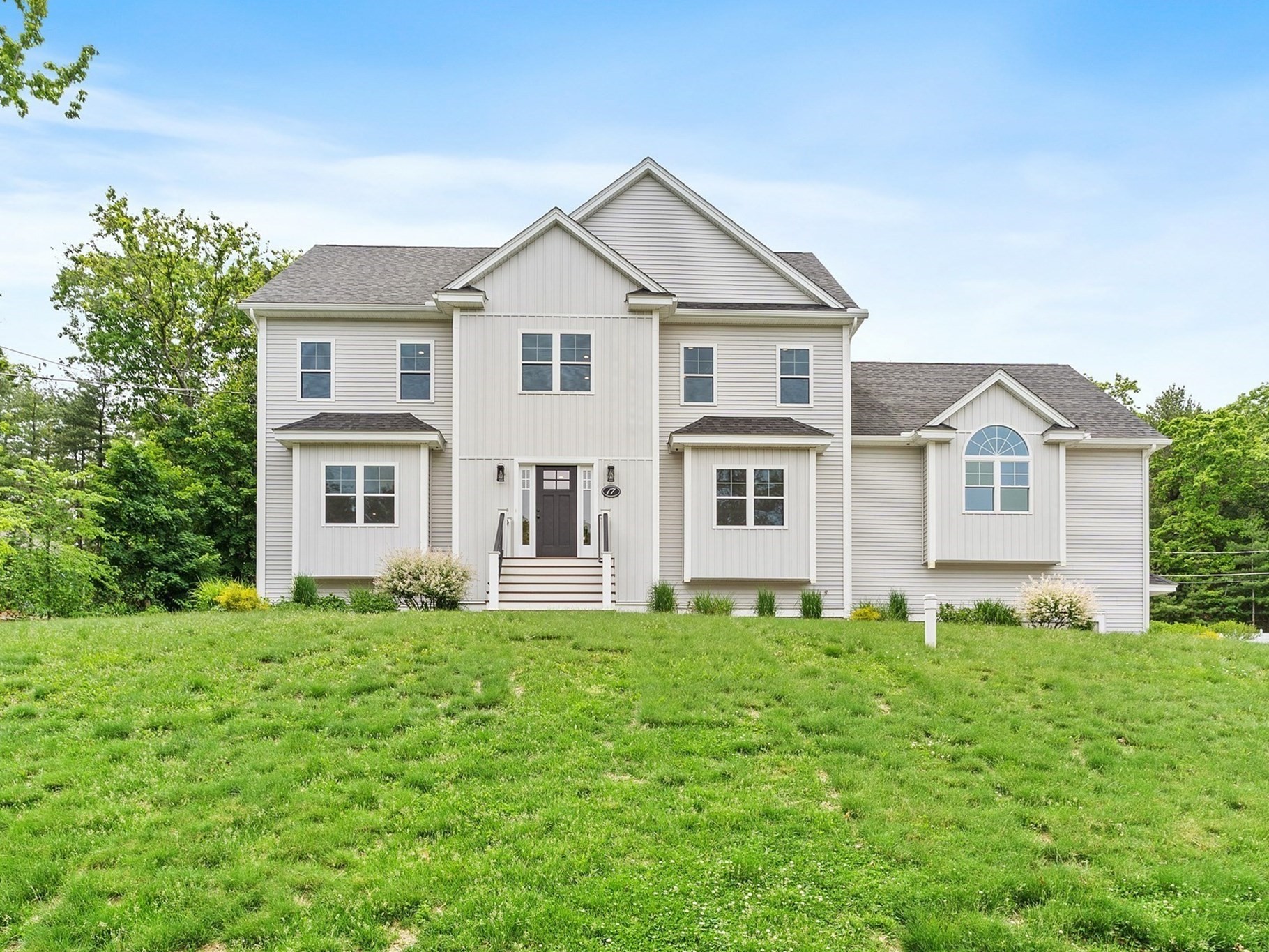 17 Grand St, Wilmington, MA 01887