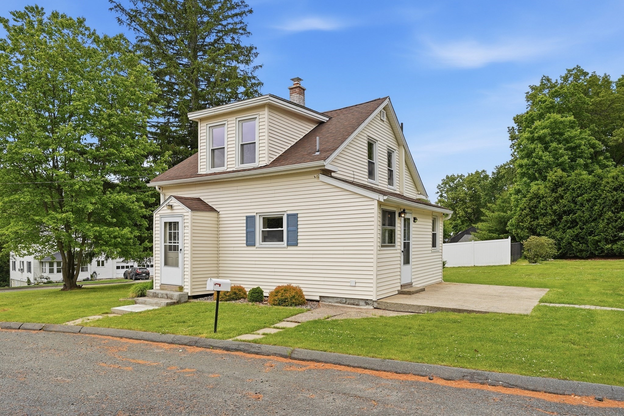 61 Saugus Ave, East Longmeadow, MA 01028