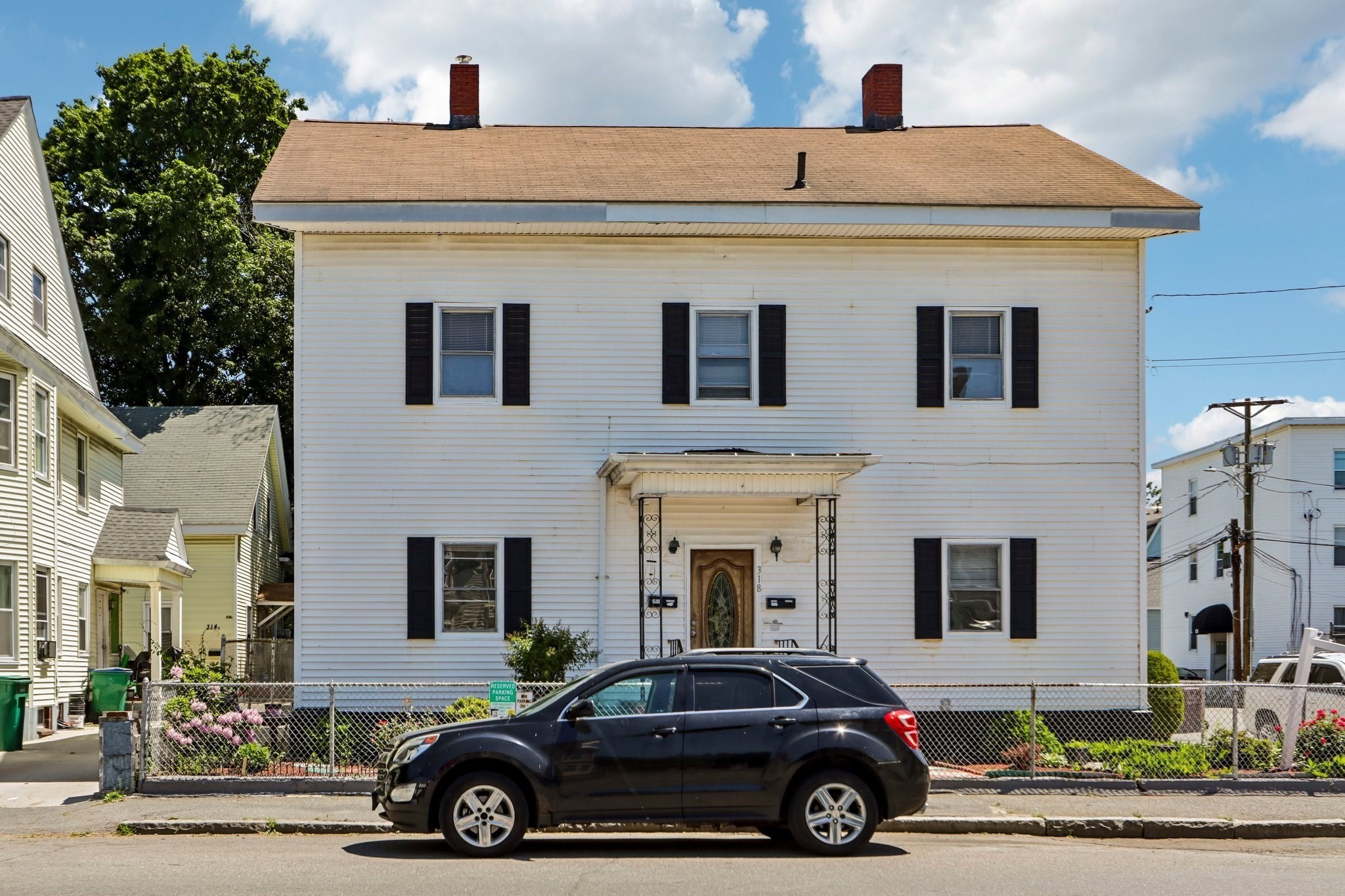 318 High St, Lowell, MA 01852