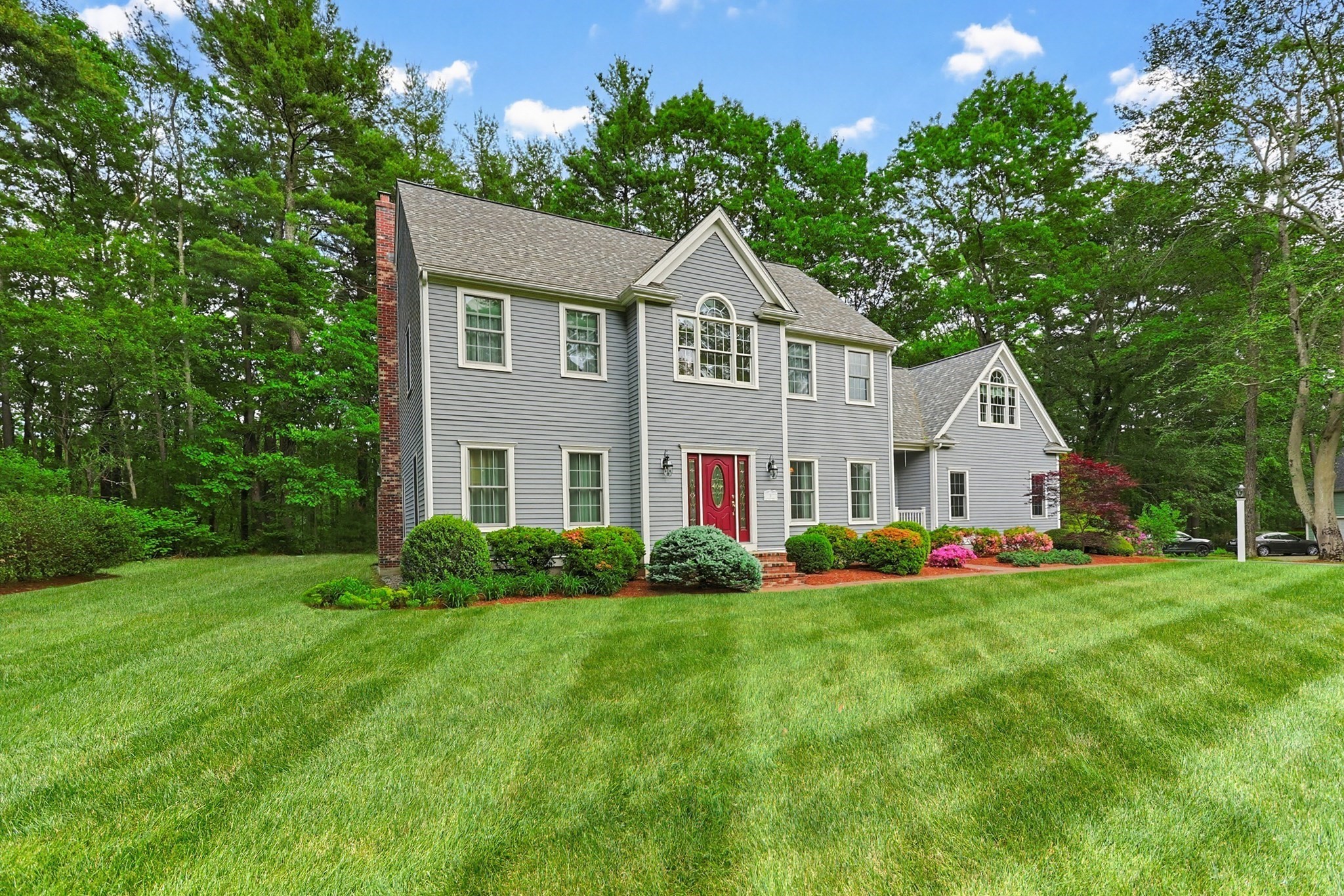 8 Douglas Dr, Mansfield, MA 02048