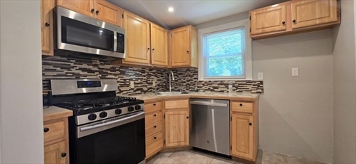 84 Gladeside Ave, Apt 2