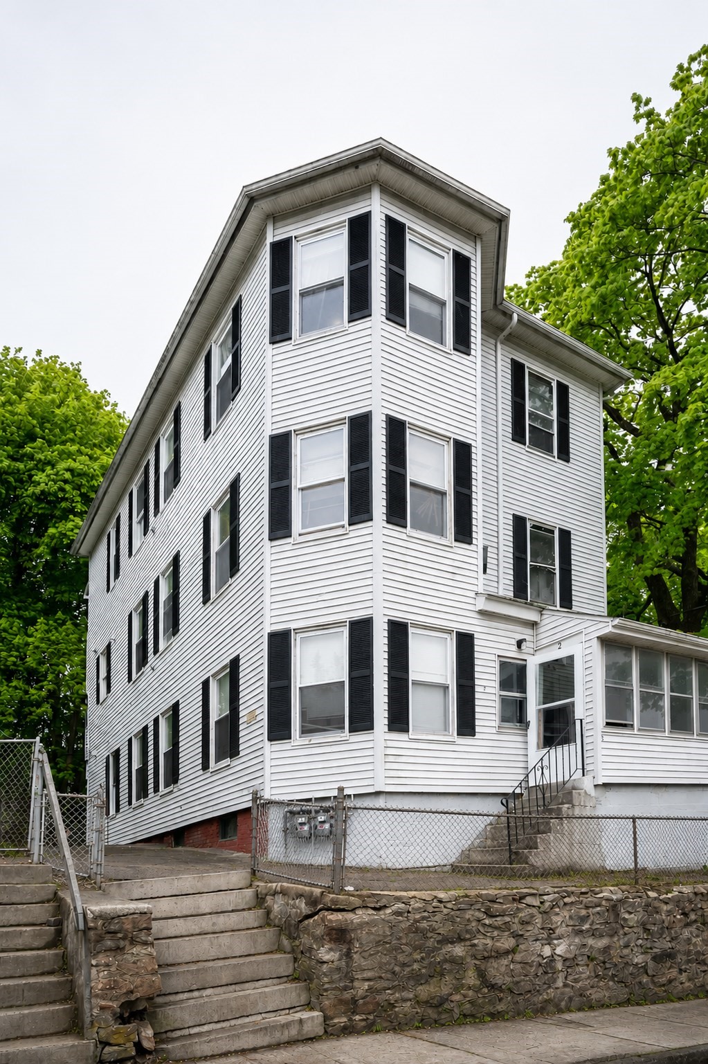 2 E Kendall St, Worcester, MA 01605