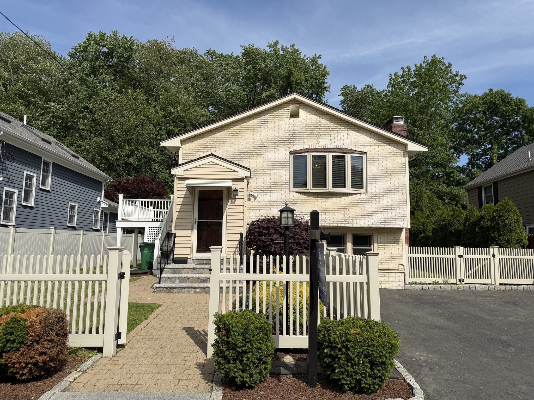 43 Deerfield Ave, Westwood, MA 02090