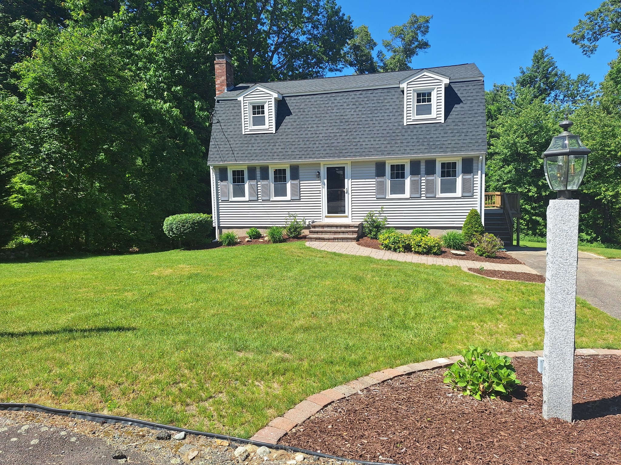 8 Walker Rd, Franklin, MA 02038
