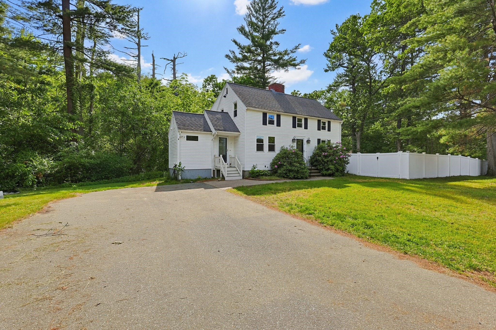 12 Illinois Rd, Tewksbury, MA 01876
