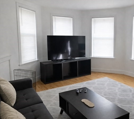 10 Parker Hill Av, Apt 1