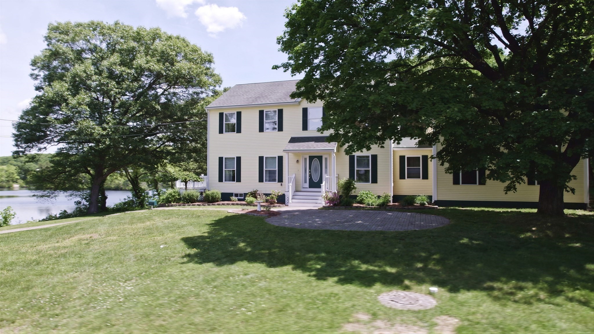 53 Farm St, Blackstone, MA 01504