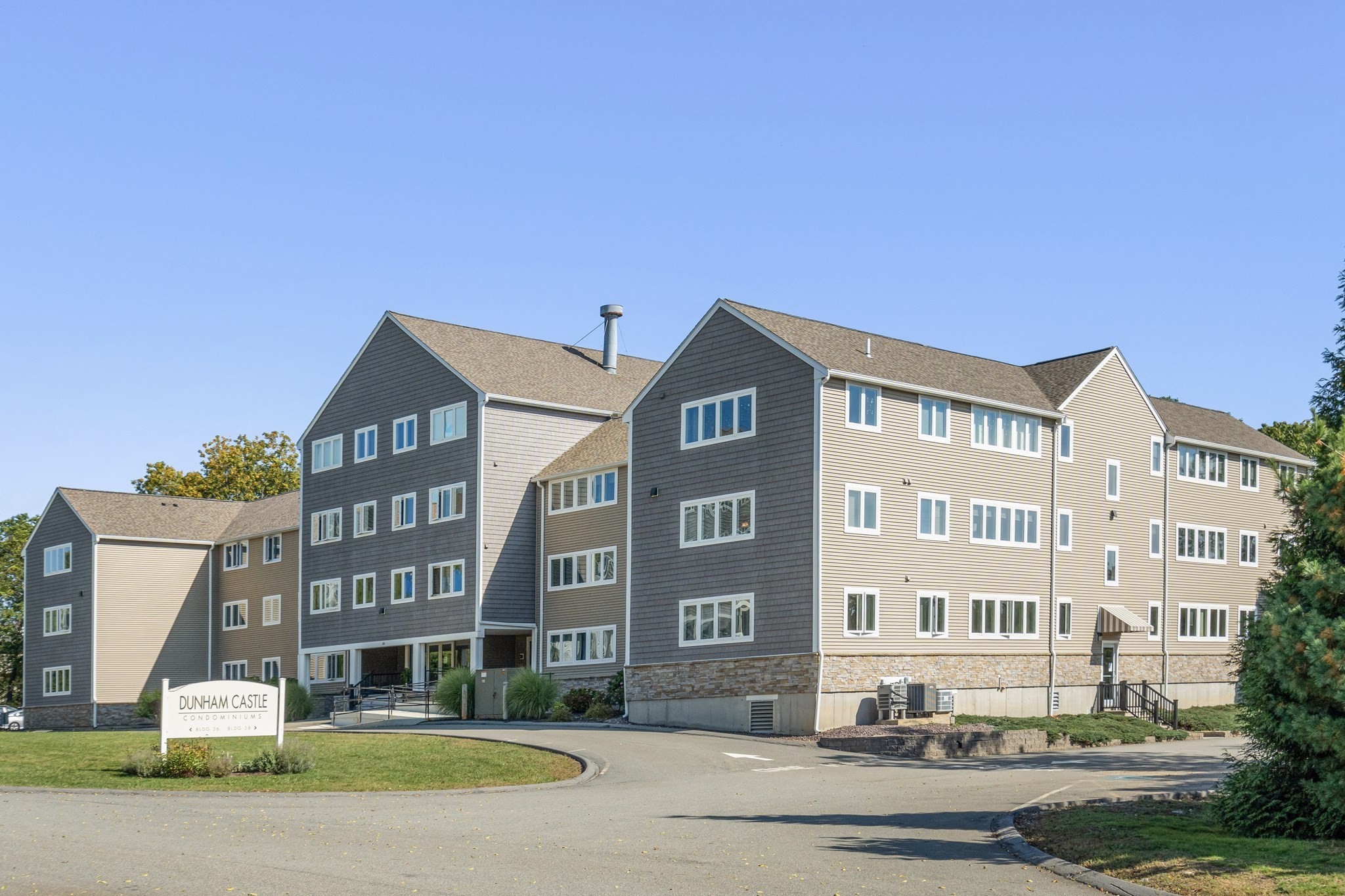 38 Dunham Rd Unit 204, Beverly, MA 01915