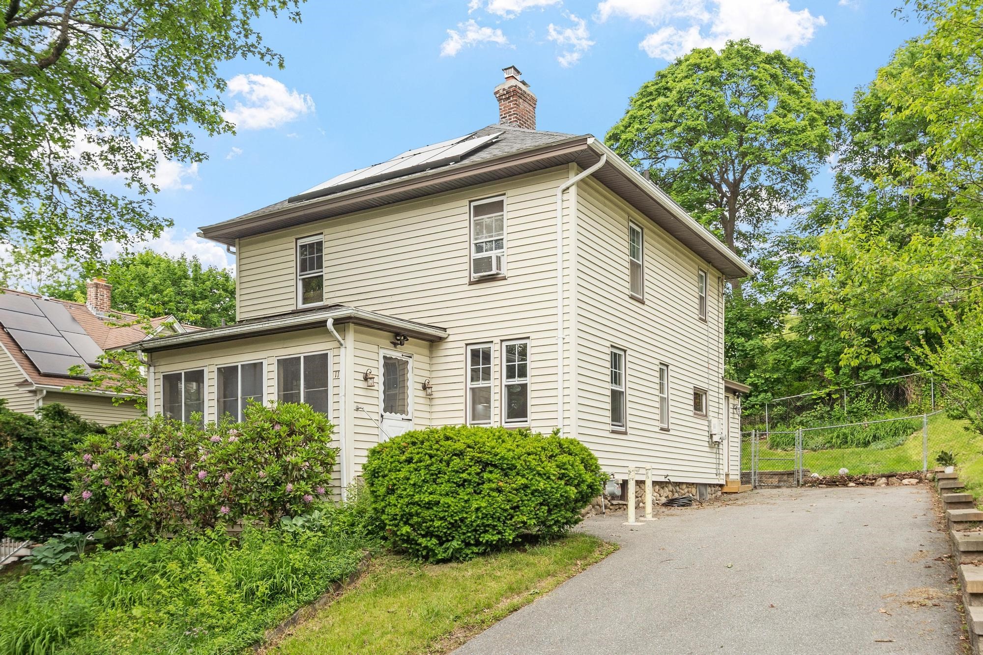 11 Wakefield St, Worcester, MA 01605