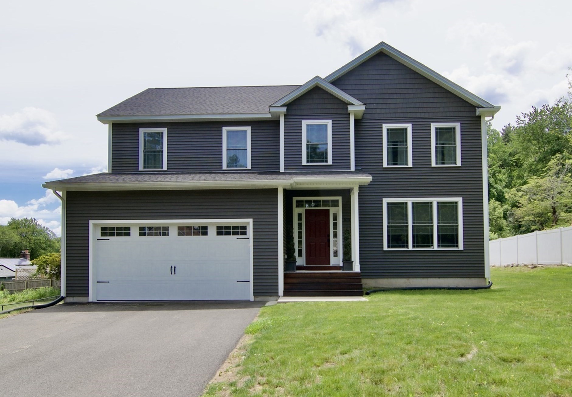 103 Oak Hollow Rd, Springfield, MA 01128