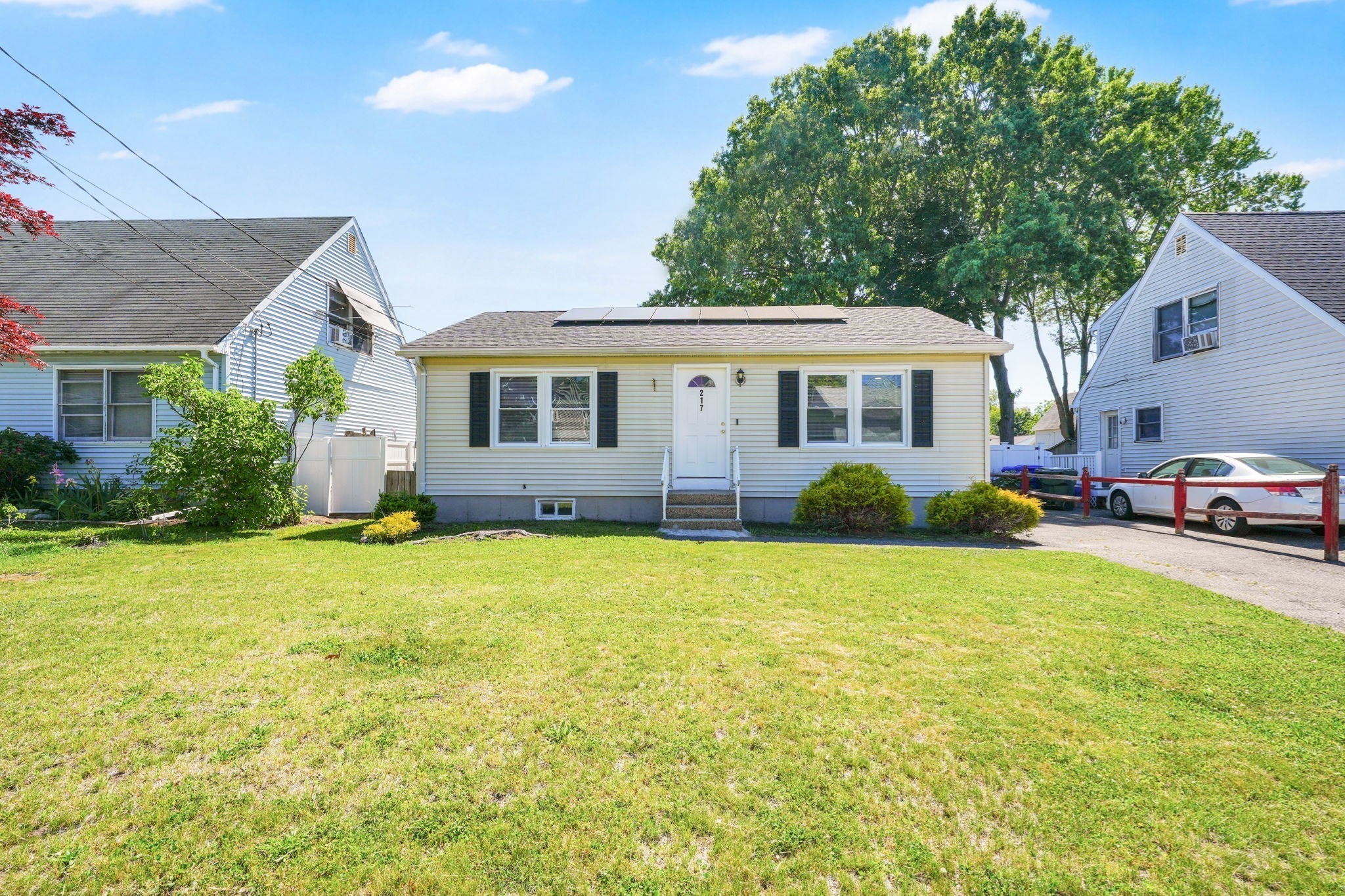 217 Mazarin St, Springfield, MA 01151