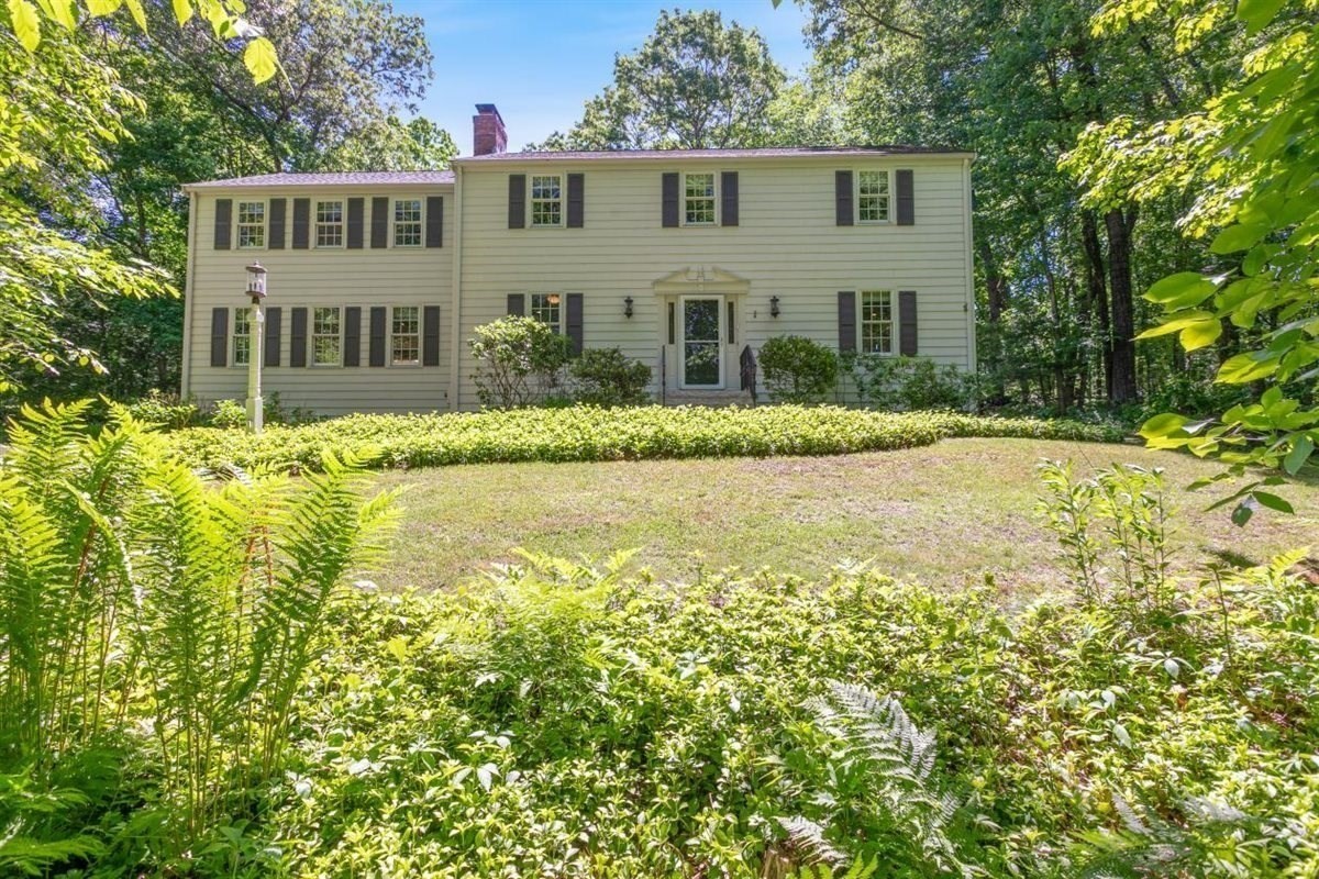 135 Raleigh Tavern Lane, North Andover, MA 01845