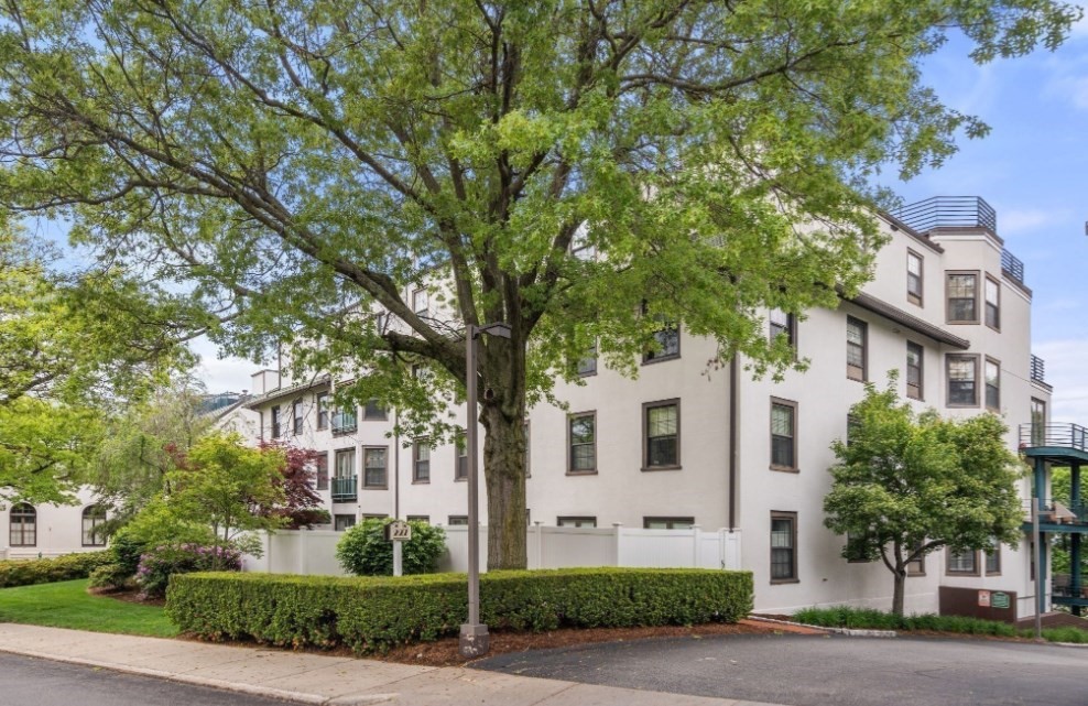 227 Summit Ave Unit E304, Brookline, MA 02446