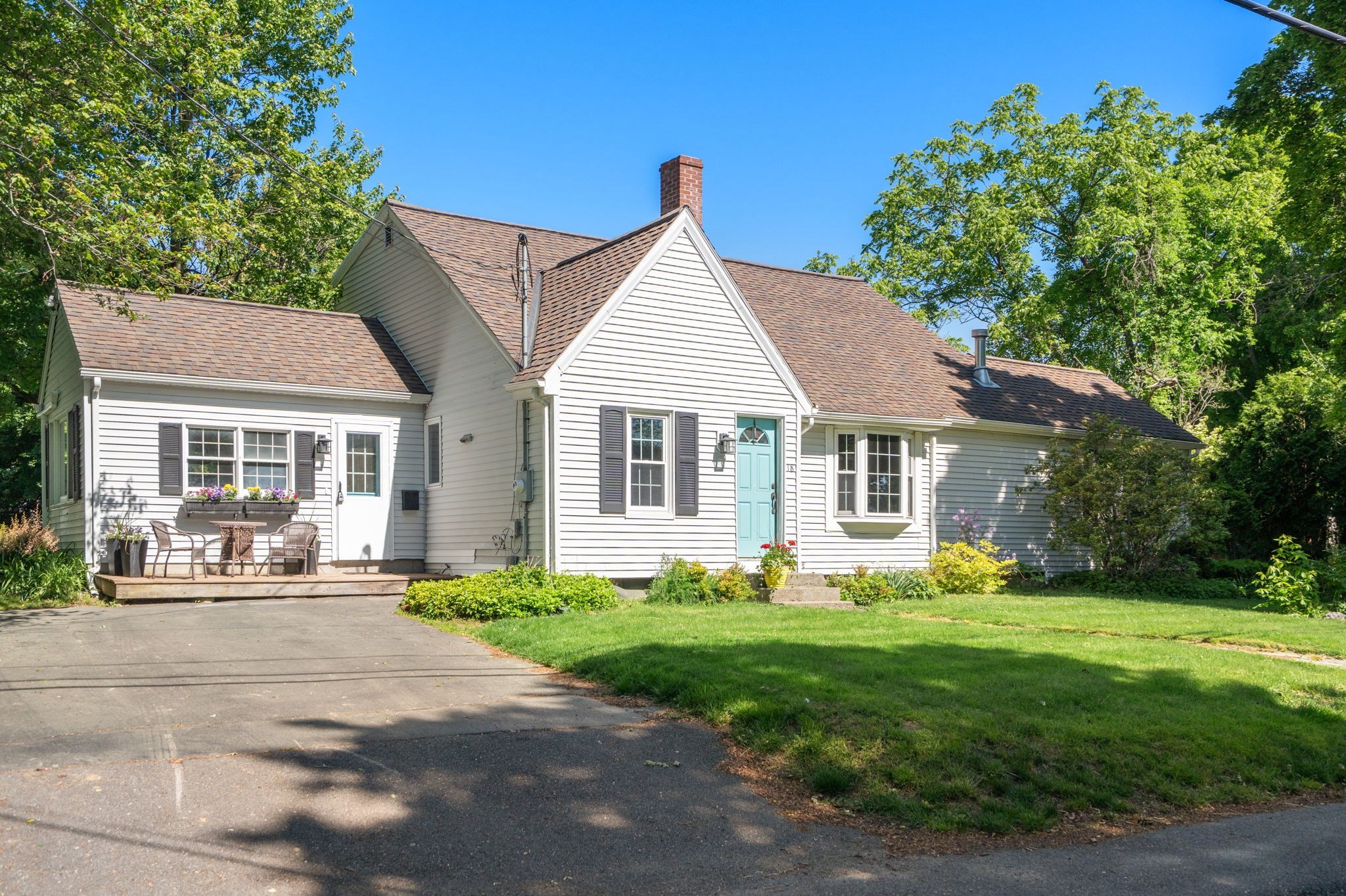 18 Lake St, Shrewsbury, MA 01545